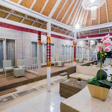 The Waterfront Beach House レンボンガン島 エクステリア 写真
