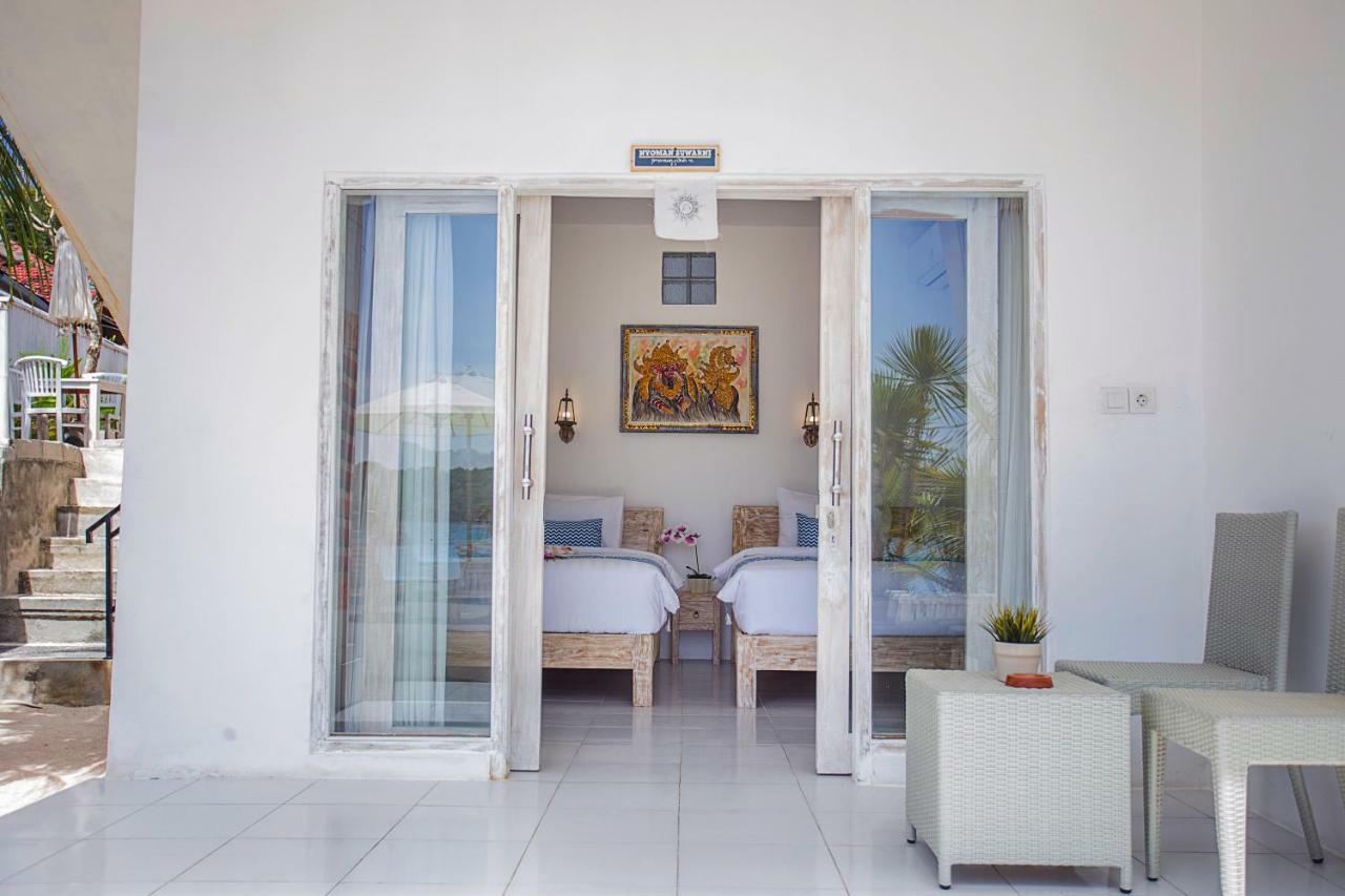 The Waterfront Beach House レンボンガン島 エクステリア 写真