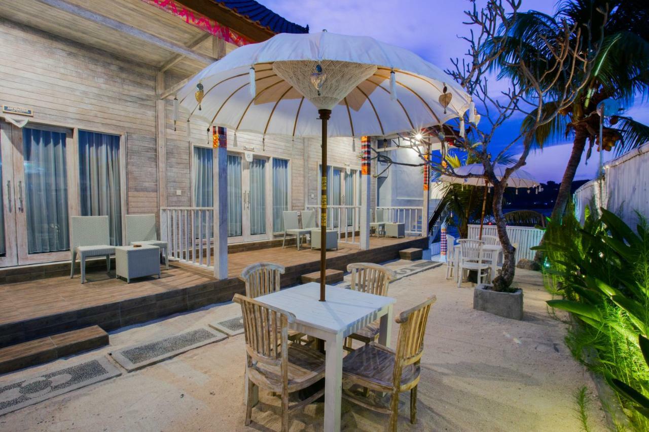 The Waterfront Beach House レンボンガン島 エクステリア 写真